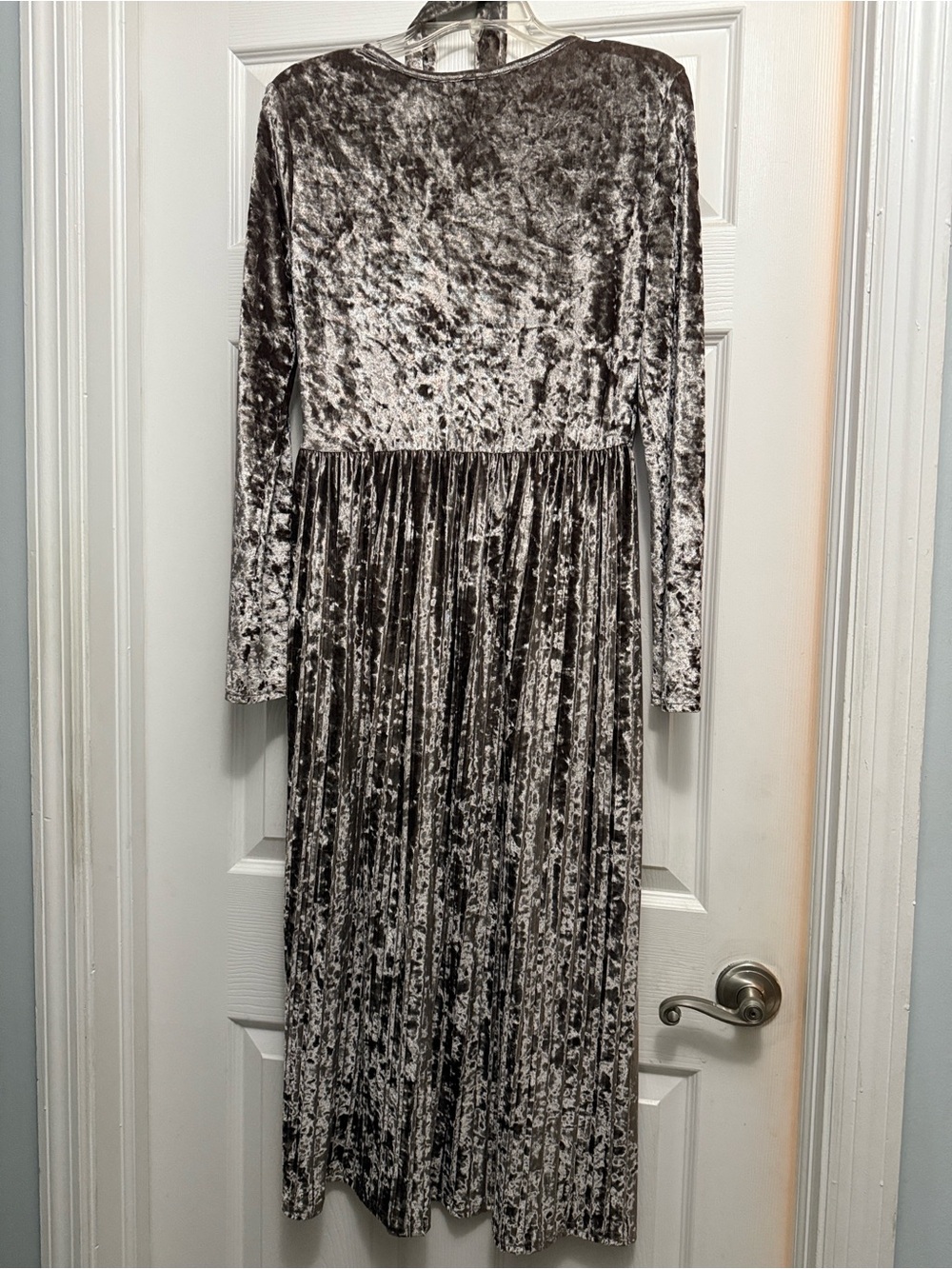 Lovely Aly Daly Velvet Long Sleeve Pleated Maxi Dress - Silver Gray Sz M
